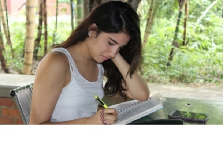 mujer-en-investigacion